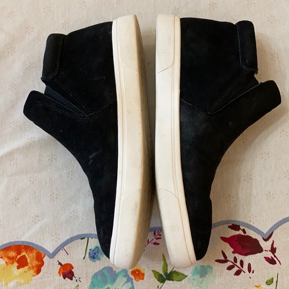Fabletics Platform Black Sneaker - Picture 2 of 6